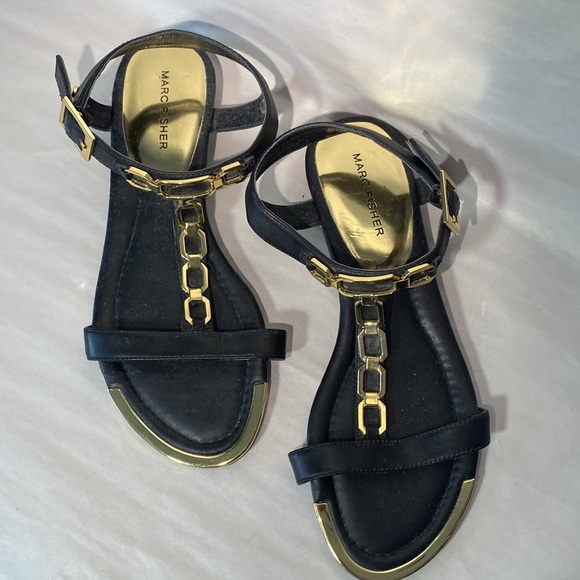 Marc Fisher Black Patent Leather w/ Shiny Gold Chain Detail Mikaela Sandals 8M - Picture 2 of 10